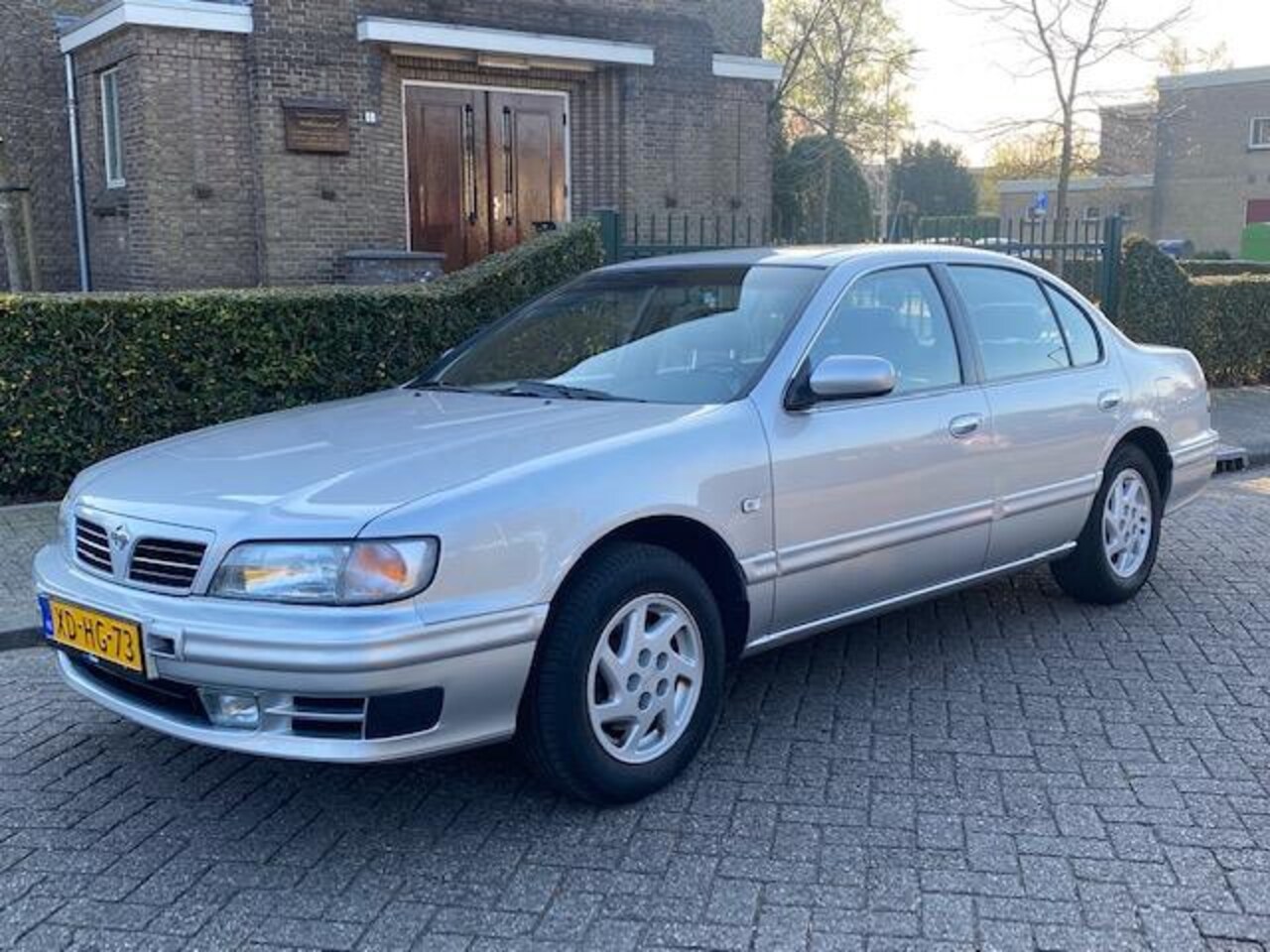 nissan-maxima-qx-3-0-v6-se-automaat-leer-trekhaak-cruise-control-uiterst-unieke-auto-youngtimer-rijdt.jpg