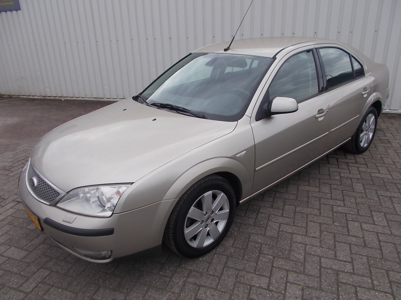 Ford Mondeo - 1.8-16V Futura LM/NAVI - AutoWereld.nl