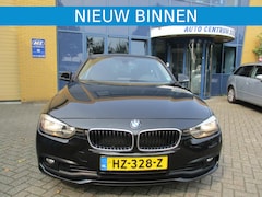 BMW 3-serie - 318i Essential