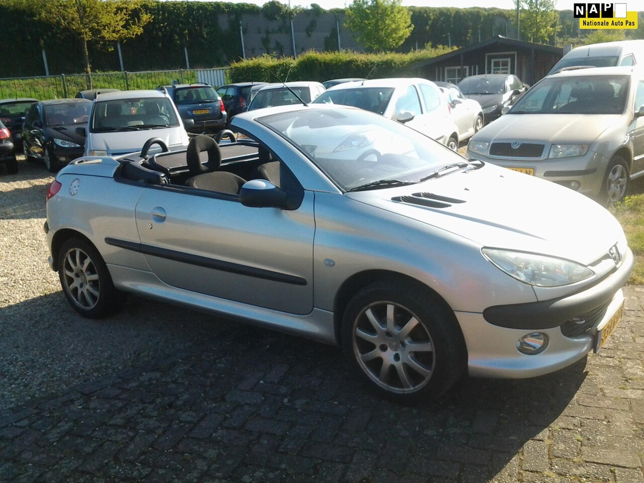 Peugeot 206 CC - 2.0-16V Een NL auto en 153000 nap km Airco zeer lux,s. - AutoWereld.nl