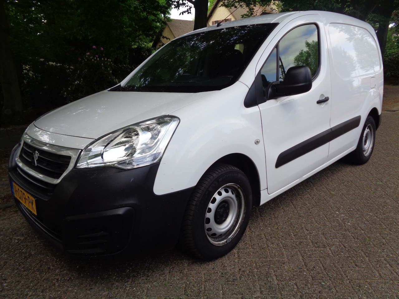 Peugeot Partner - 120 1.6 BlueHDi 75 L1 Premium 120 1.6 BlueHDi 75 L1 Premium - AutoWereld.nl