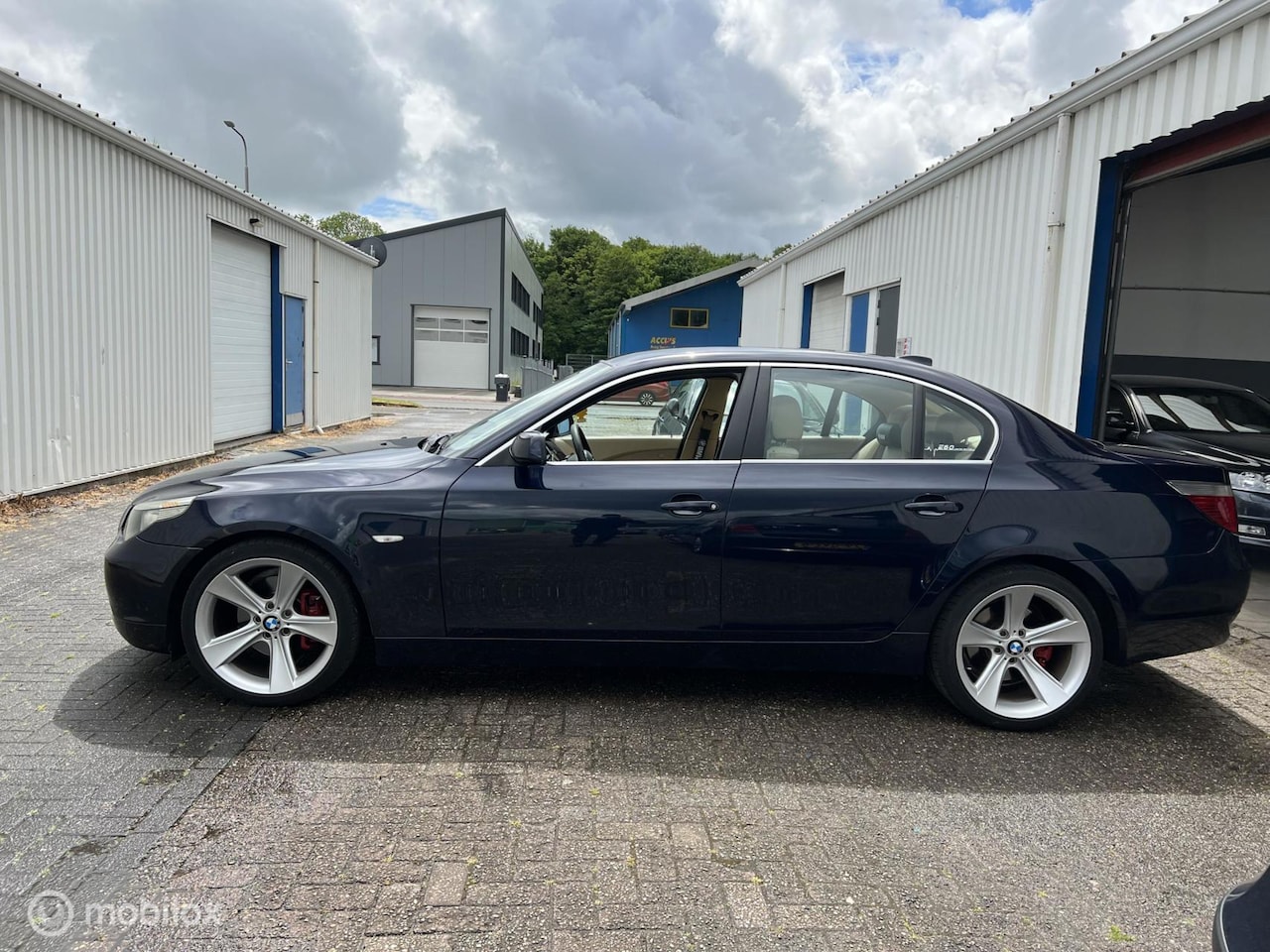 BMW 5-serie - 520i Executive Automaat|19" Velgen|APK 05-2023 - AutoWereld.nl