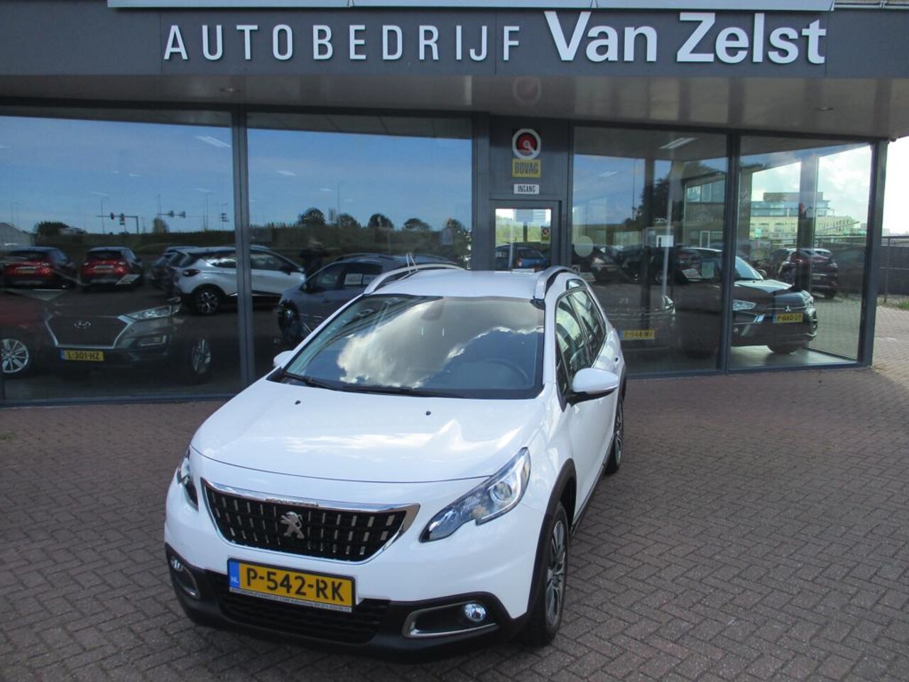 Peugeot 2008 - 1.2 PureTech Active*AUTOMAAT*BOVAG GARANTIE*NAVIGATIE*CRUISE CONTROL* AIRCO*PARKEERHULP AC - AutoWereld.nl