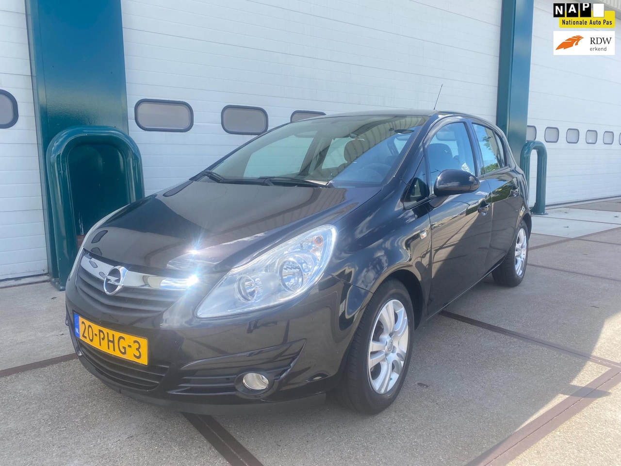 Opel Corsa - 1.2-16V '111' Edition 1.2-16V '111' Edition - AutoWereld.nl