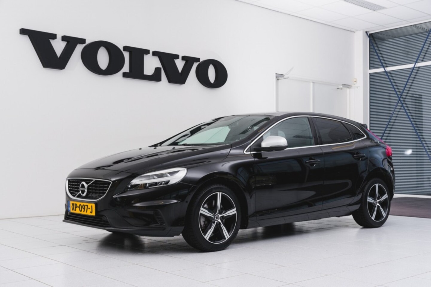 Volvo V40 - T3 Geartronic Polar+ Sport, R-Design - AutoWereld.nl
