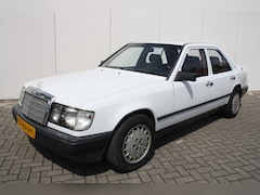 Mercedes-Benz 200-serie - 260 E