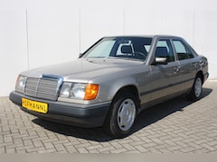 Mercedes-Benz 200-serie - 230 E