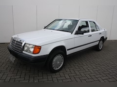 Mercedes-Benz 200-serie - 250 D