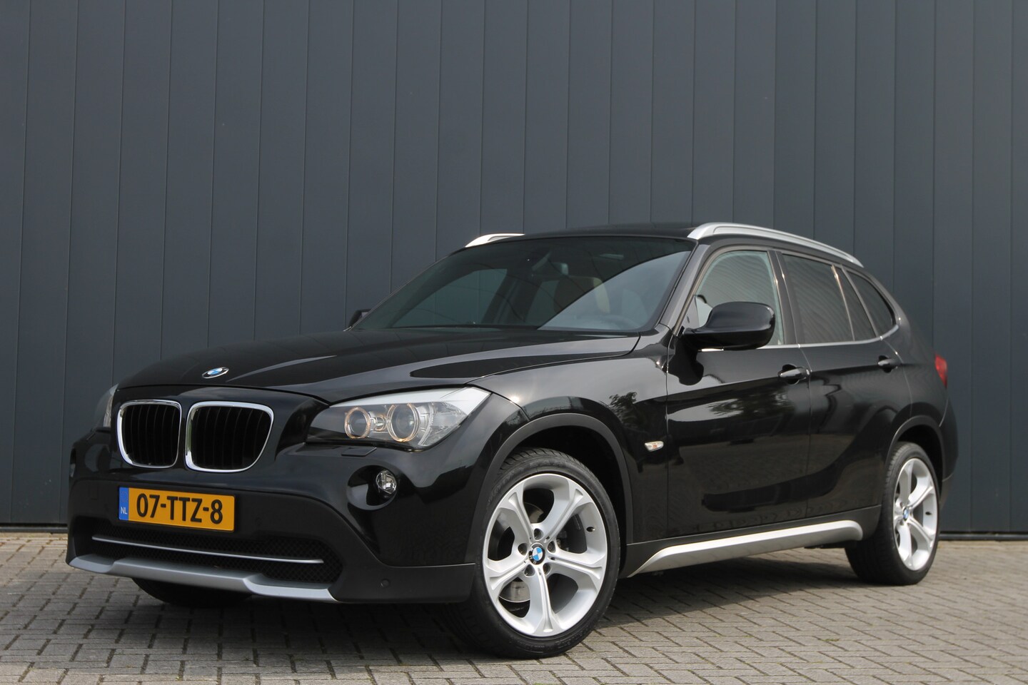 BMW X1 - sDrive20i Business I NAVI I LEDER I PANORAMADAK - AutoWereld.nl