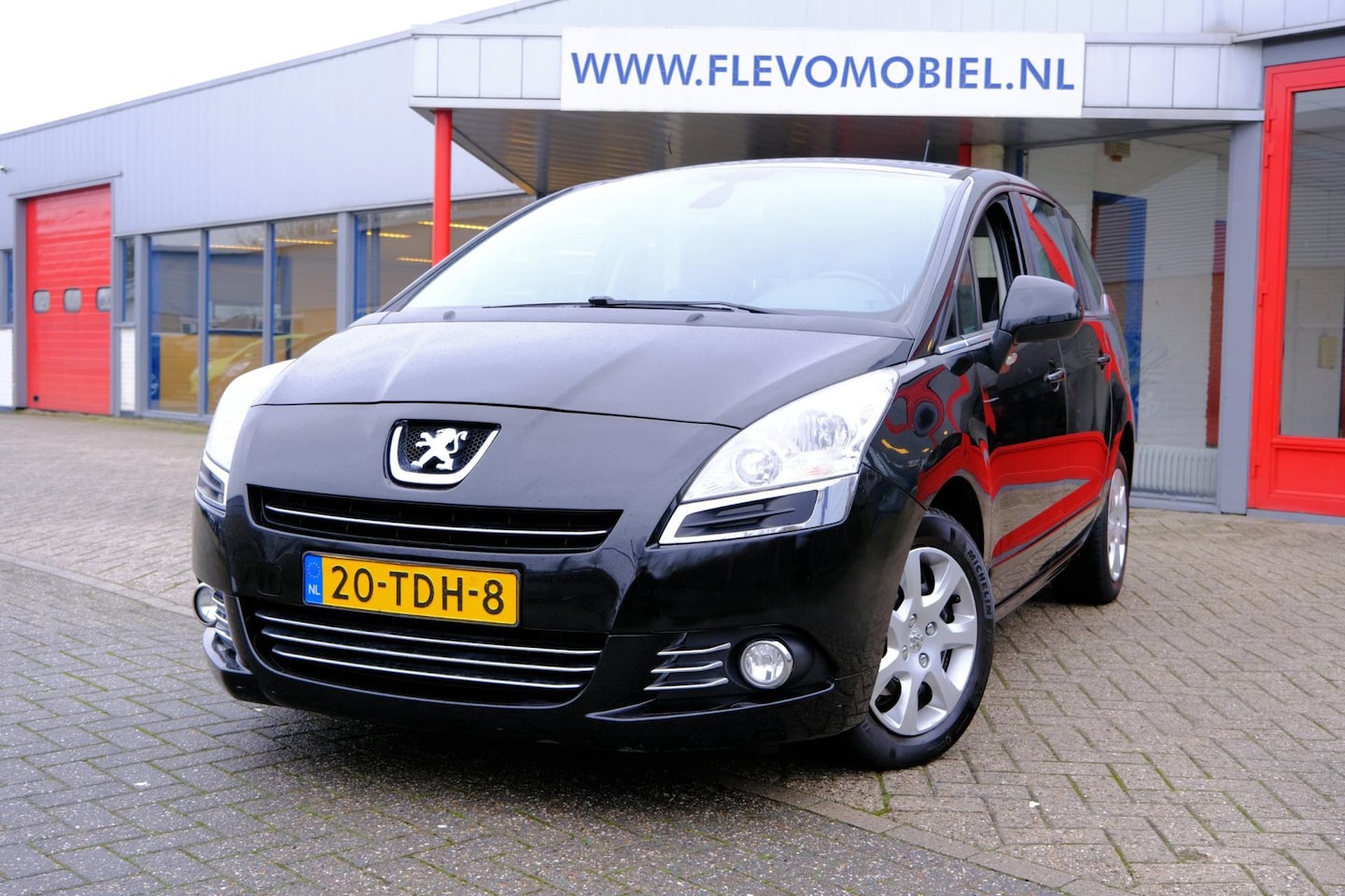 Peugeot 5008 - 1.6 e-HDi Active Aut. Clima|Cruise|Trekhaak - AutoWereld.nl