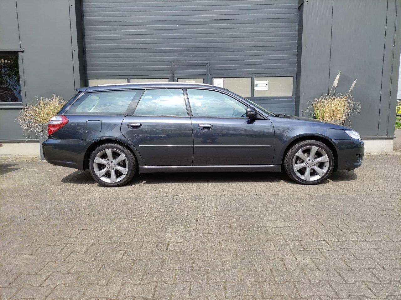 Subaru Legacy Touring Wagon - 2.0i Exclusive R. Edition AWD Low Gearing/ climate control/ cruise control/ trekhaak