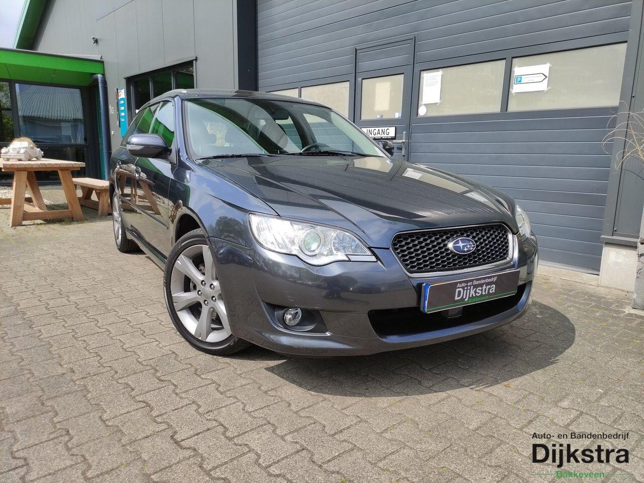 Subaru Legacy Touring Wagon - 2.0i Exclusive R. Edition AWD Low Gearing/ climate control/ cruise control/ trekhaak - AutoWereld.nl