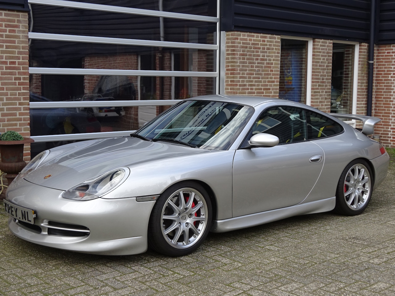 Porsche 911 - 3.6 Coupé GT3 Orig. NL. Zéér lage km stand! - AutoWereld.nl