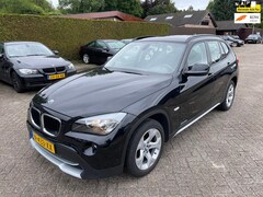 BMW X1 - SDrive20i Business|Nieuwstaat|Navigatie|Stoelverw.|Climate control|Cruise control|MF stuur