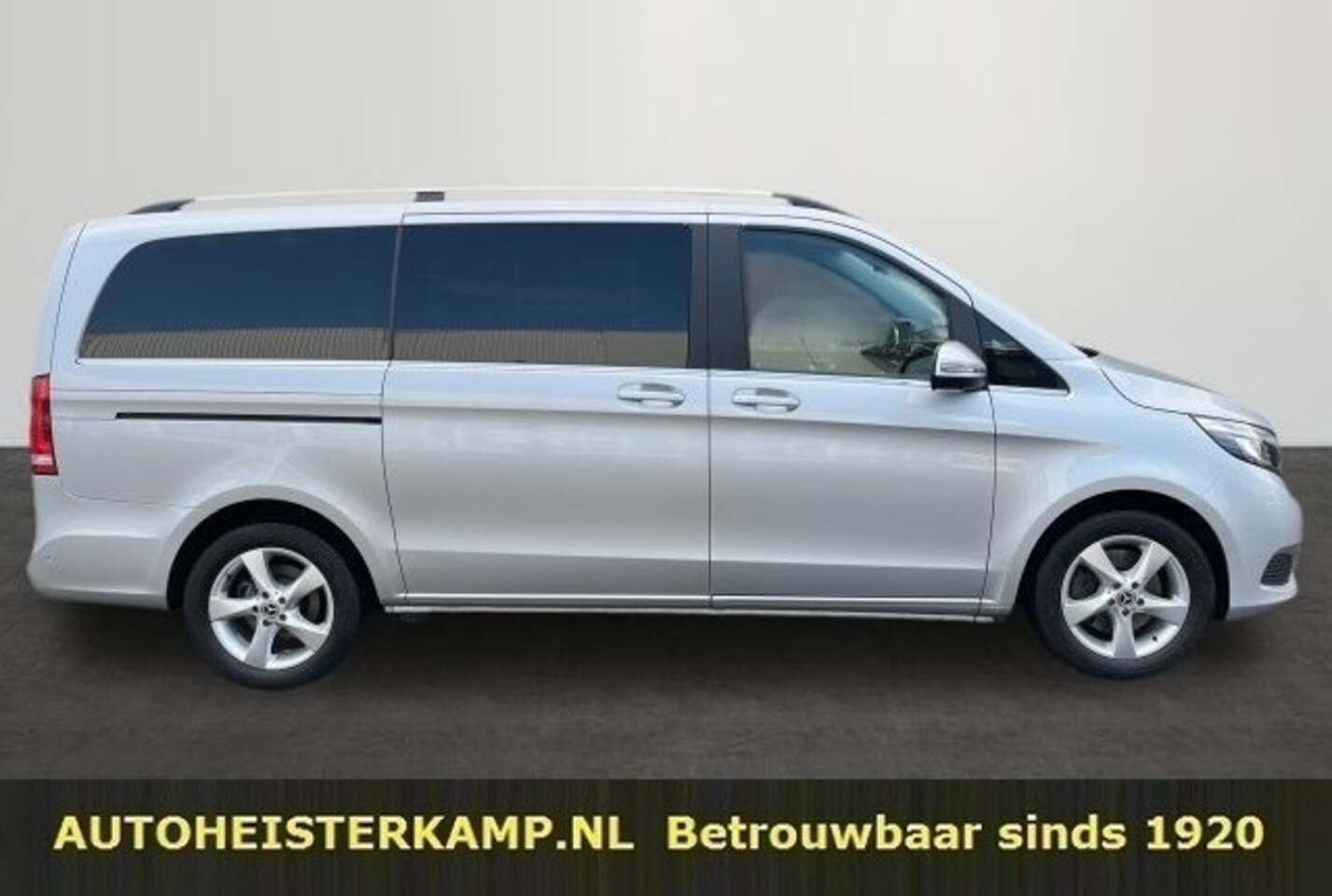 Mercedes-Benz V-klasse - 250d Lang Avantgarde Edition Grijs Kenteken EL. Schuifdeuren Panoramadak 360 Camera Trekha - AutoWereld.nl