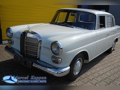 Mercedes-Benz 230 - W110