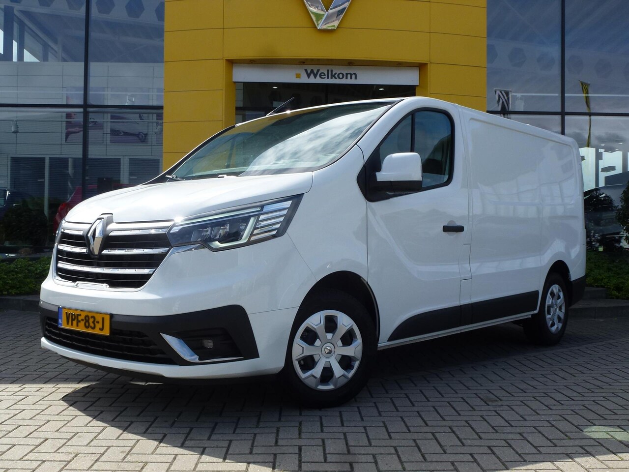 Renault Trafic - GB 2.0 Blue dCi 131pk L1H1 T27 Work Edition / Trekhaak / Navigatie - AutoWereld.nl