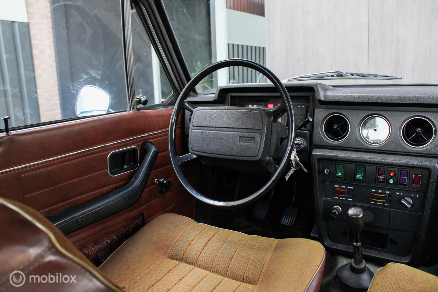 volvo-144-de-luxe-de-luxe.jpg