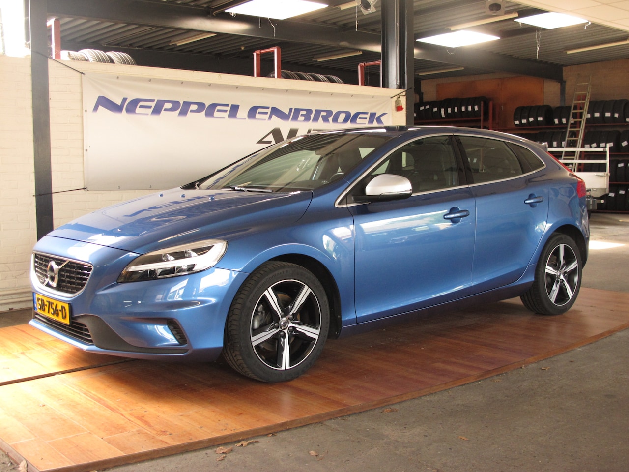 Volvo V40 - 2.0 T4 Business Sport R design - AutoWereld.nl