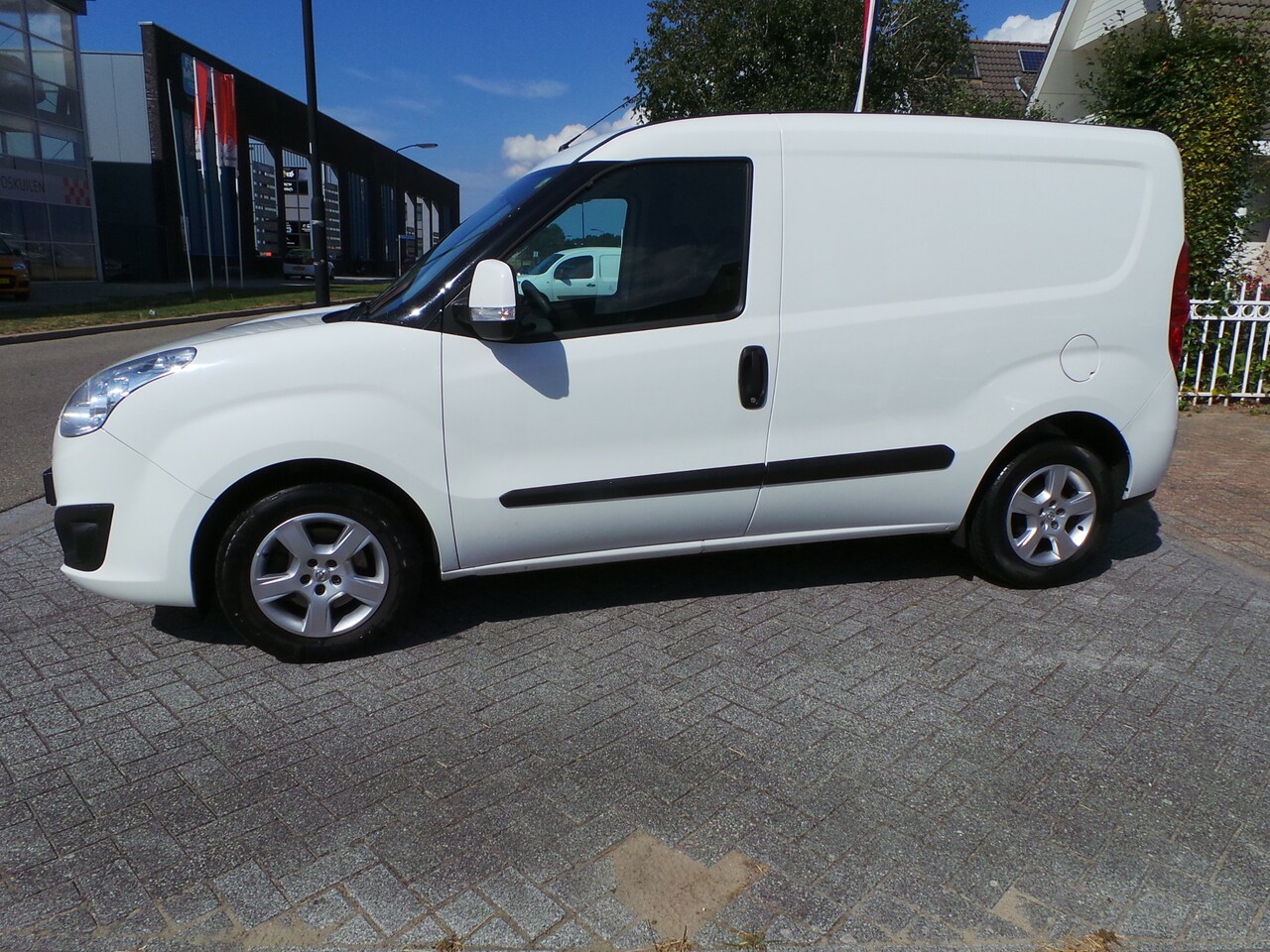 Opel Combo - 1.6 CDTi 105pk L1H1 Sport Airco,Cruise,Pdc,Stoelverw,Trekhaak NAP - AutoWereld.nl