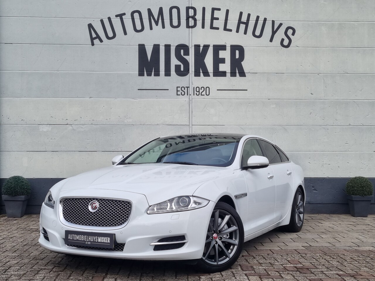 Jaguar XJ - 3.0 V6 SC AWD Premium Luxury Panodak - Elek achterklep - Elek. stoelverstelling Etc.... - AutoWereld.nl