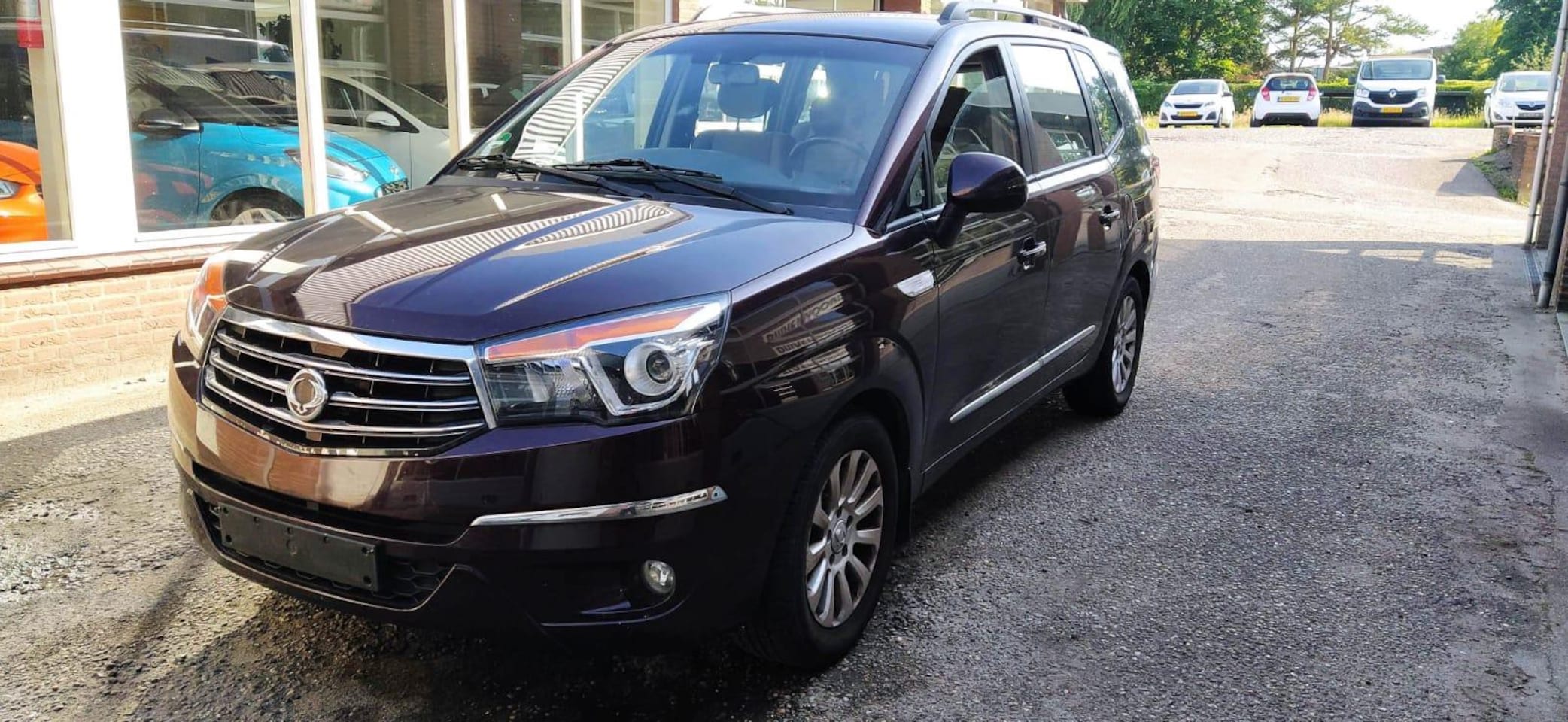 SsangYong Rodius - SV 200 e-XDI 7-persoons - AutoWereld.nl