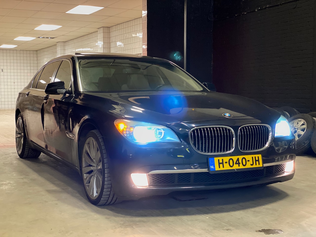 BMW 7-serie - 750Li V8 4.4i 408PK+ LANG Xen.20'' Zij-Schade - AutoWereld.nl