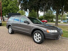 Volvo XC70 - 2.5 T Kinetic NL-AUTO, NAP, FACELIFT, LEDER, TREKHAAK, PDC, YOUNGTIMER, TOPSTAAT!