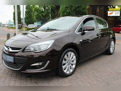 Opel Astra - 1.4 Turbo Cosmo NAVIGATIE CRUISE PDC 140PK