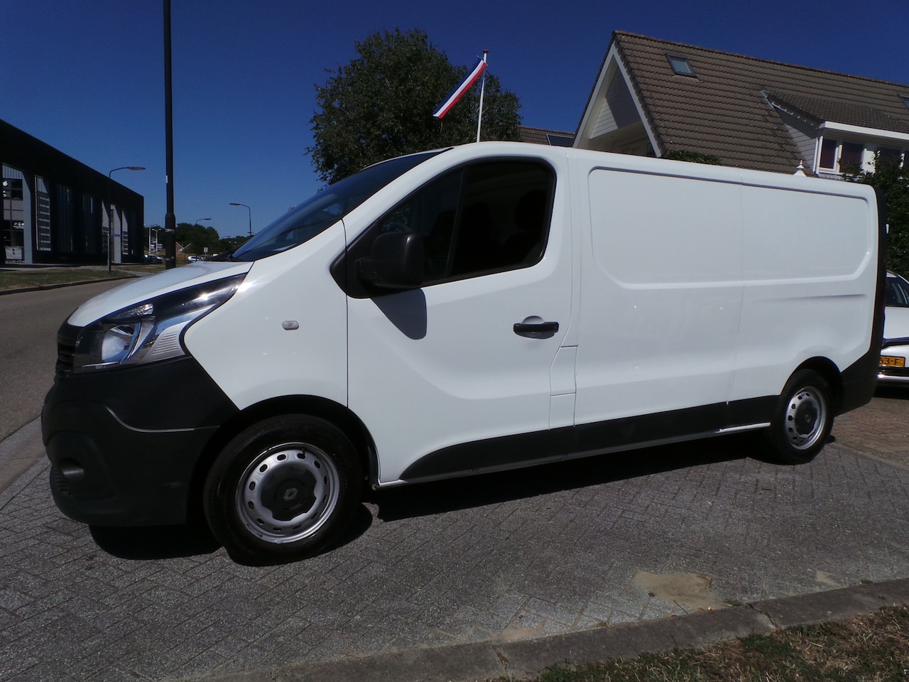 Renault Trafic - 1.6 dCi T29 L2H1 Airco NAP trekhaak - AutoWereld.nl