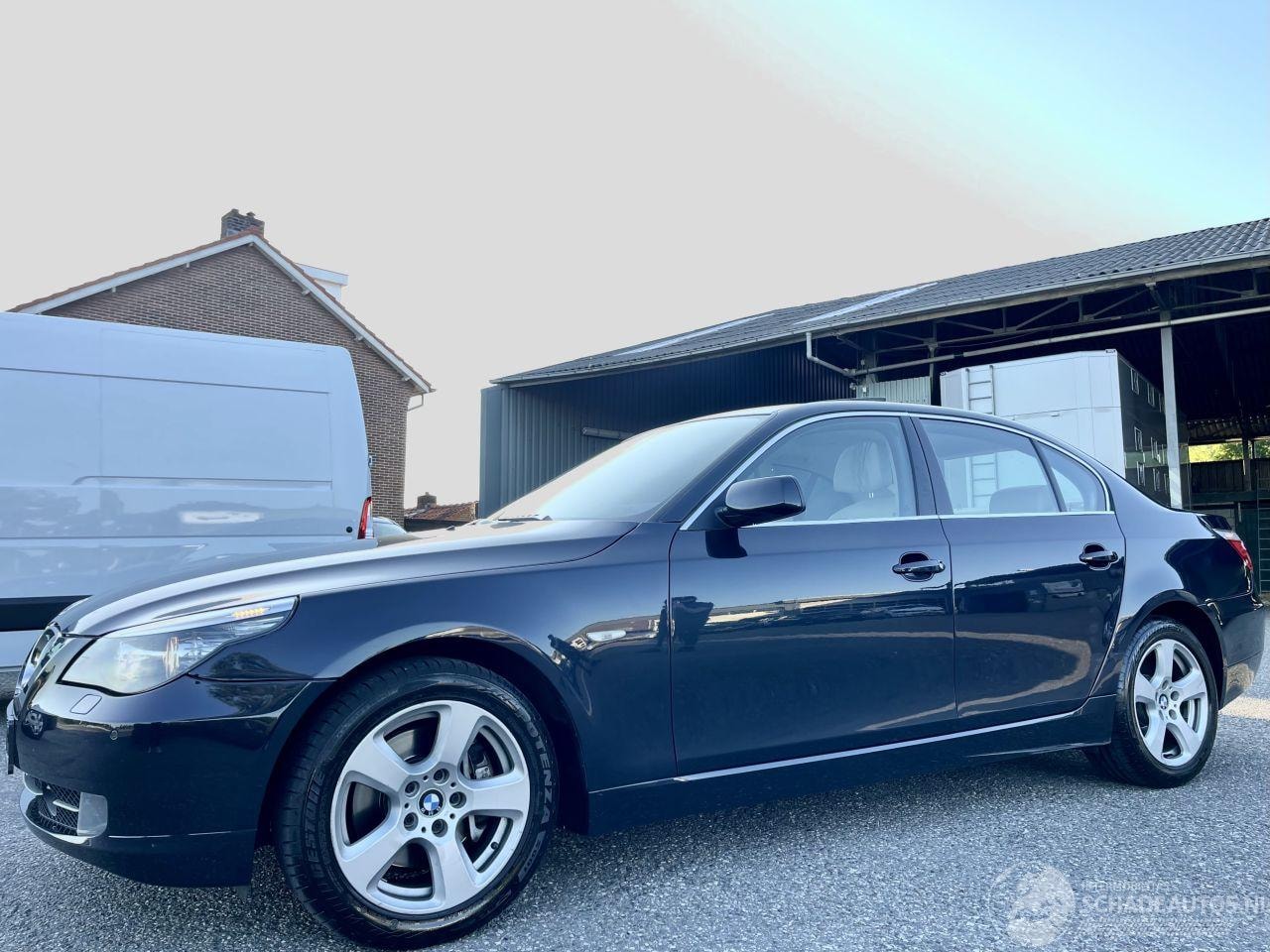 BMW 5-serie - 530d XD 235pk aut high executive sedan - facelift - head up - softclose - schuifdak - xeno - AutoWereld.nl