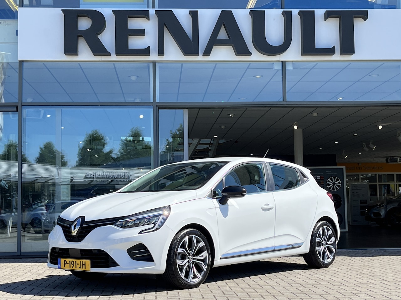 ontploffing man waarom niet Renault Clio TCe 100 Intens | 17 inch | Navi | 2021 | Pack Winter 2021  Benzine - Occasion te koop op AutoWereld.nl