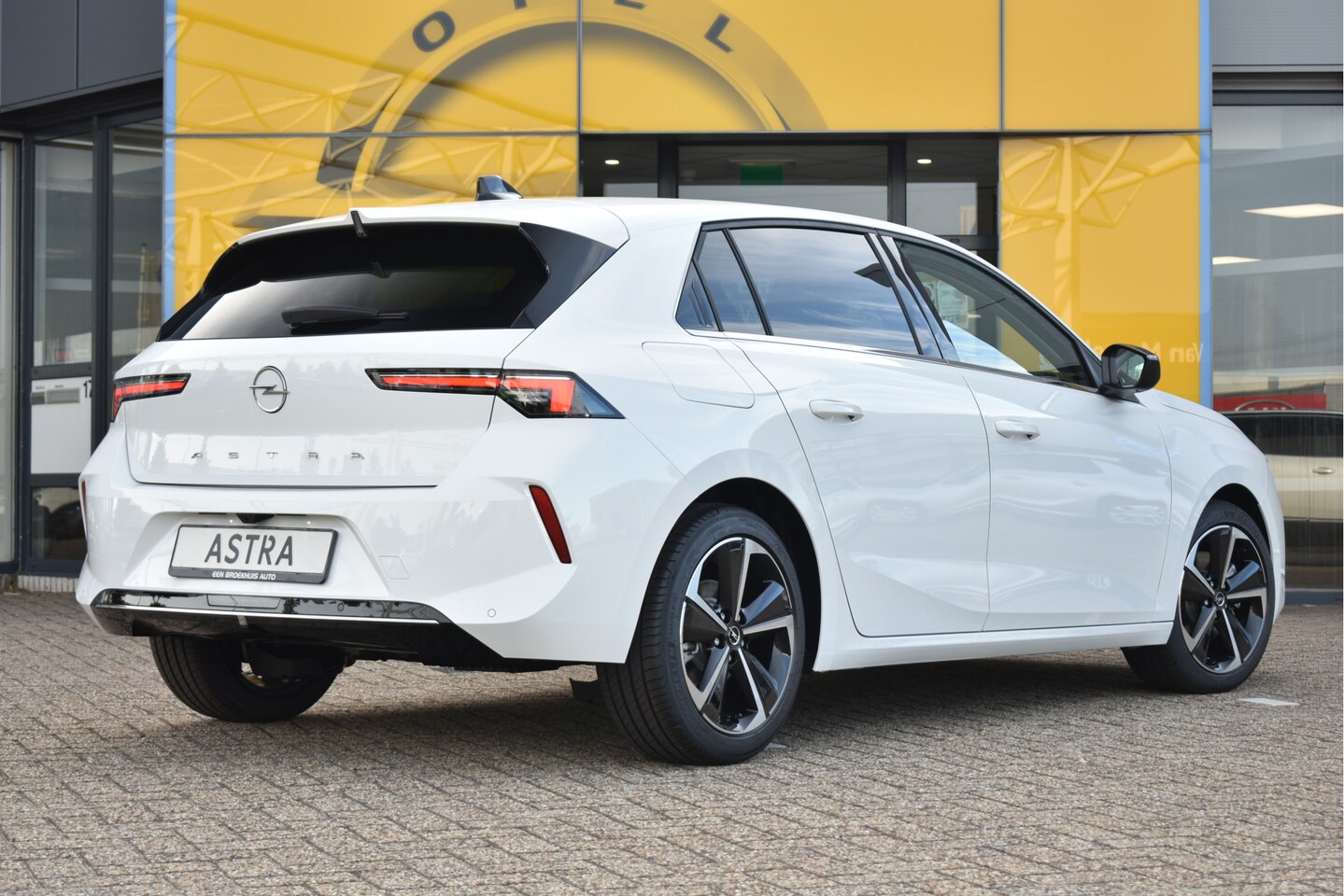 opel-astra-1-5-cdti-business-elegance-8-traps-automaat-direct-leverbaar-winterpakket-verwarmba.jpg