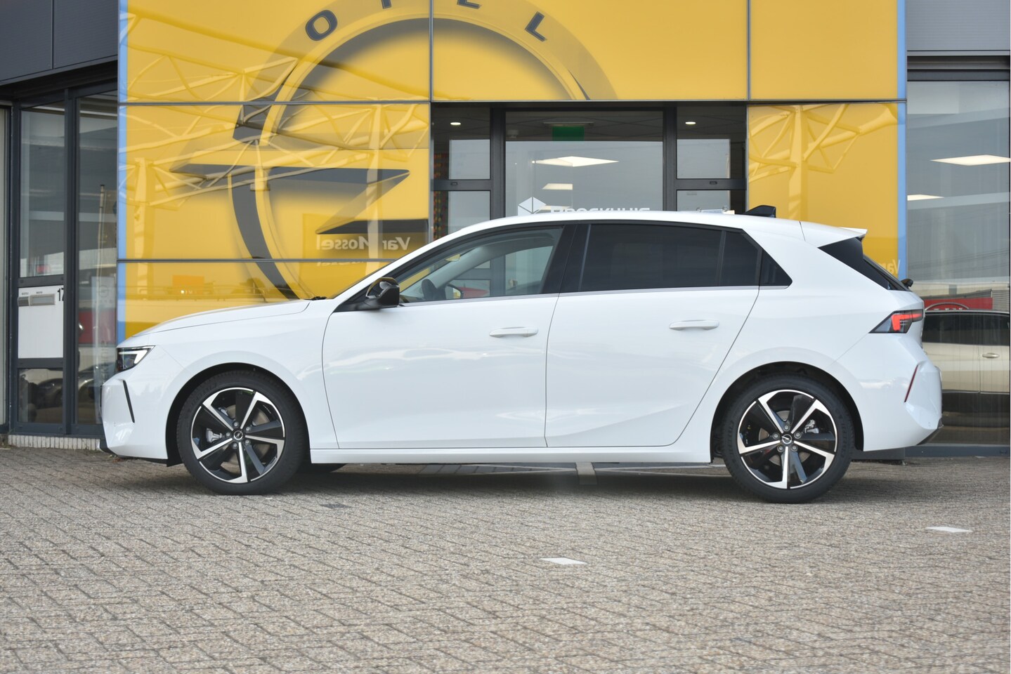 opel-astra-1-5-cdti-business-elegance-8-traps-automaat-direct-leverbaar-winterpakket-verwarmba.jpg