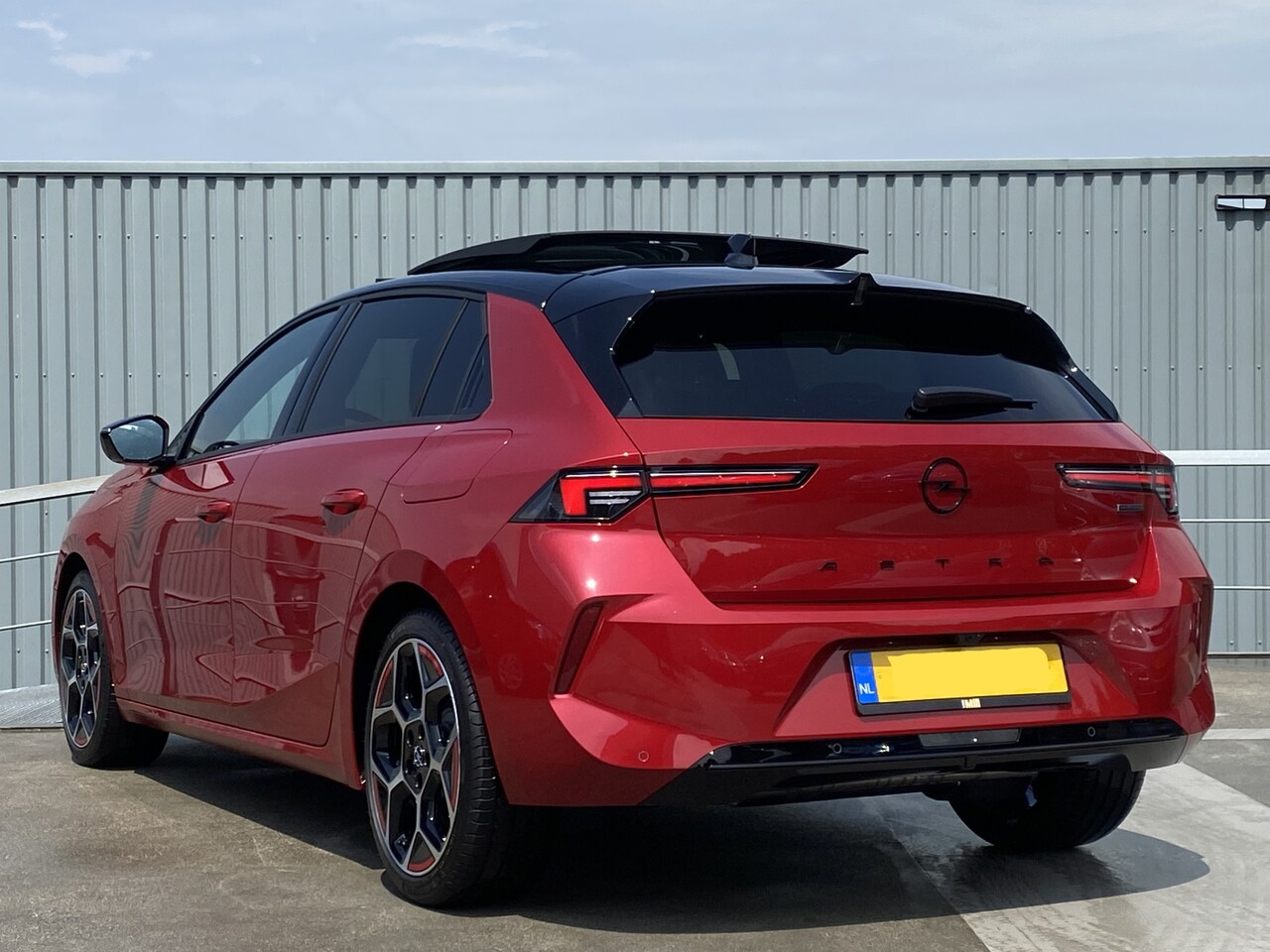 opel-astra-1-6-turbo-180-pk-hybrid-gs-line-full-options-panodak-led-matrix-verlichting.jpg