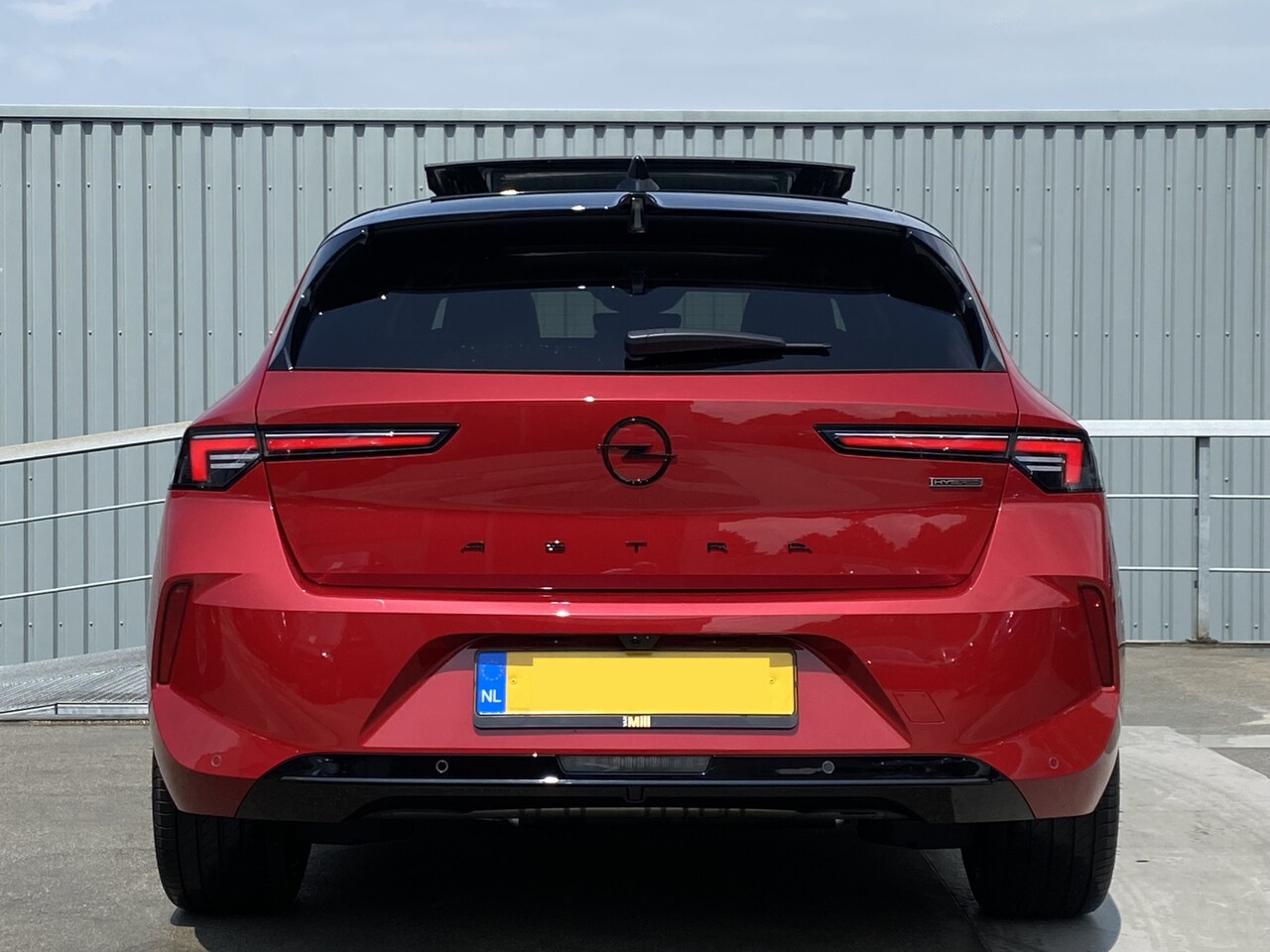 opel-astra-1-6-turbo-180-pk-hybrid-gs-line-full-options-panodak-led-matrix-verlichting.jpg