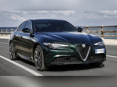 Alfa Romeo Giulia - 2.0T TI | Navigatie | Automatische Airconditioning | 19'' Lichtmetalen velgen | Parkeerhul