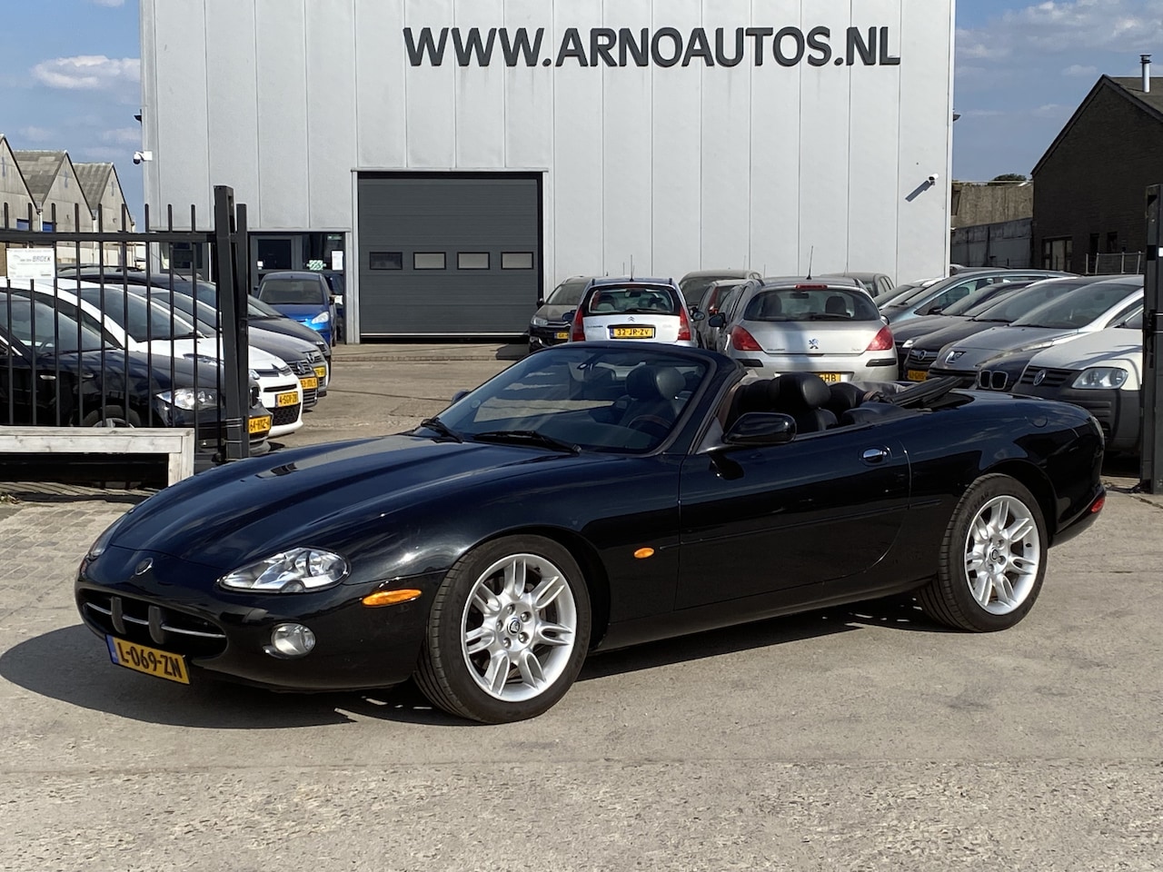 Jaguar XK8 - 4.0 V8 Convertible 4.0 V8 Convertible, AIRCO(CLIMA), CRUISE CONTROL, PARKEERSENSOREN, LEDER INTERIEUR, STOELV - AutoWereld.nl