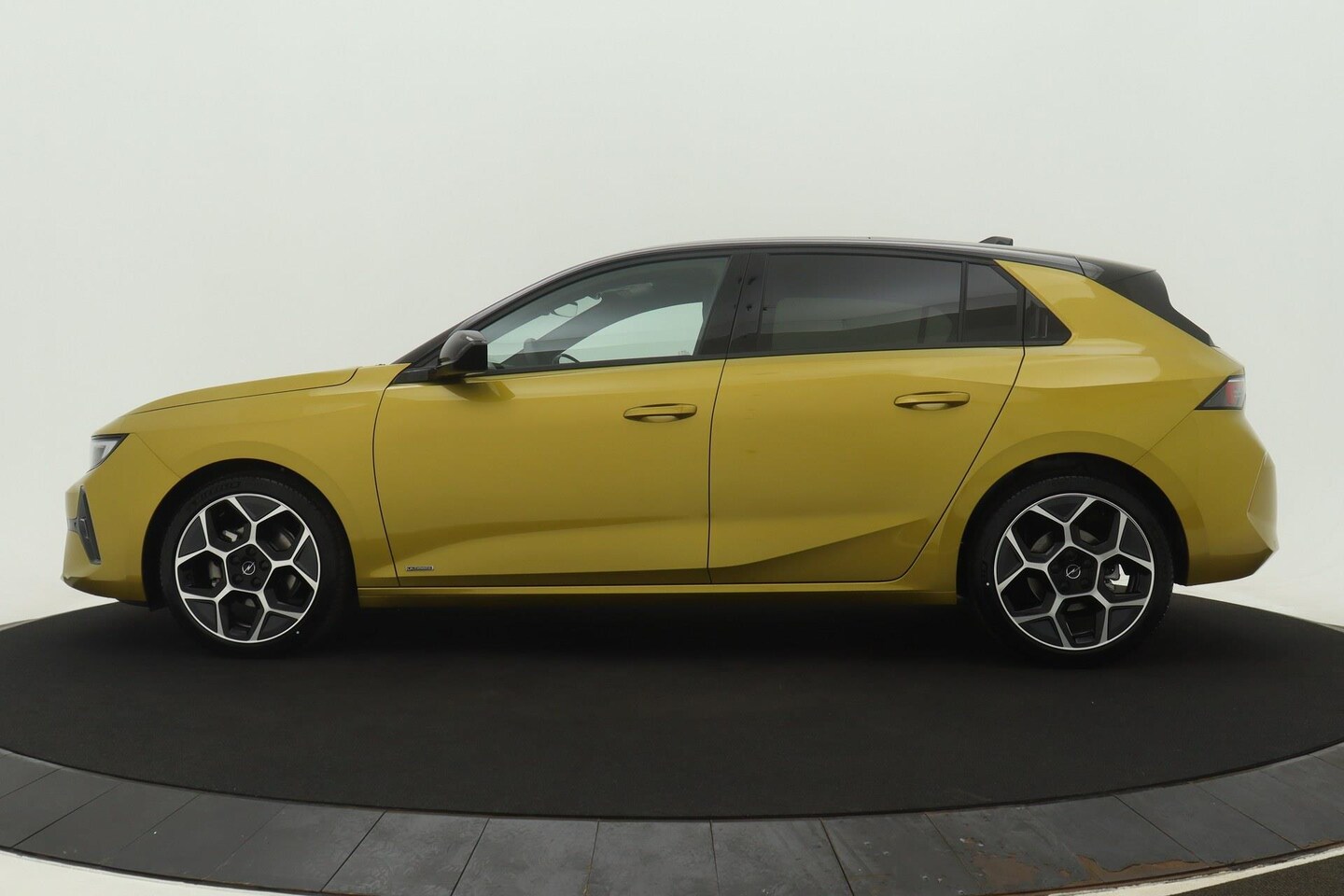 opel-astra-nieuw-model-nu-bij-ons-in-de-showroom-1-2-turbo-130pk-start-stop-automaat-ultimate-demo.jpg