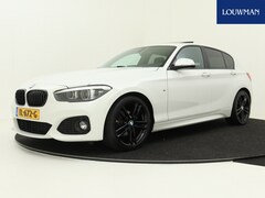 BMW 1-serie - 118i Corporate Lease High Executive | Navigatie | Leren bekleding | Panorama-/schuifdak |