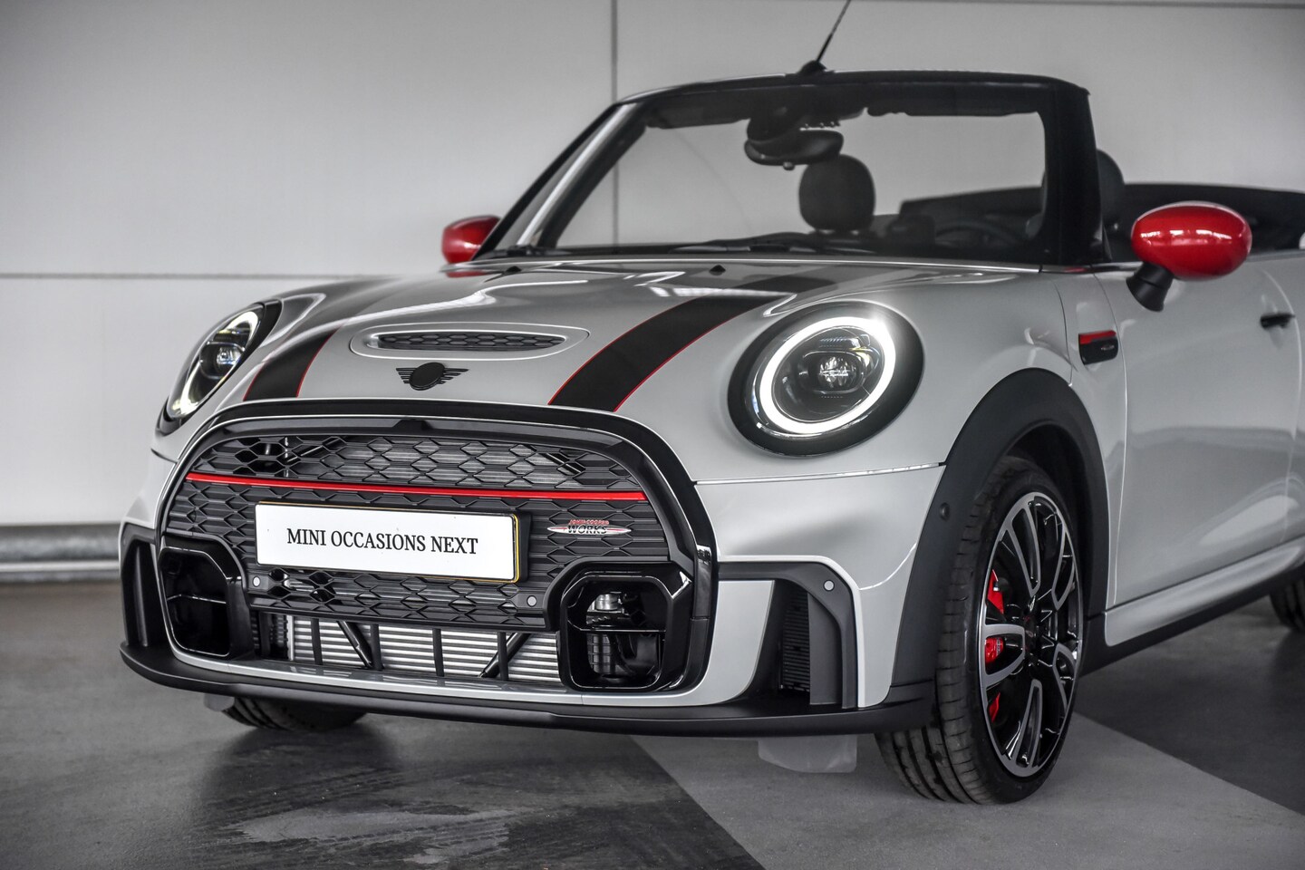 MINI Cabrio John Cooper Works HarmanKardon sound system HeadUp