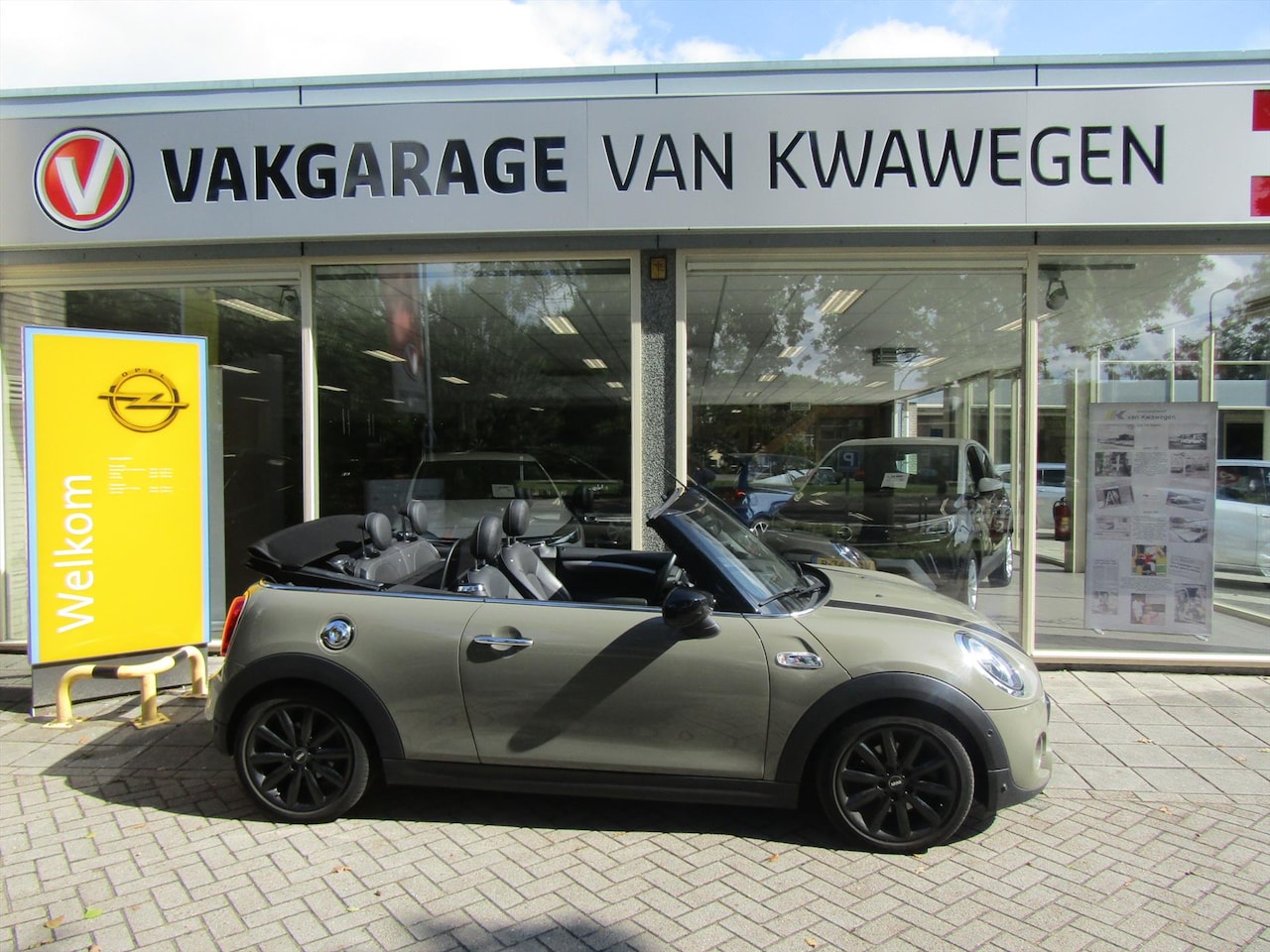 MINI Mini Cabrio - (f57) 2.0 192pk Aut Cooper S Leer Navi Bluet. Led verl. - AutoWereld.nl