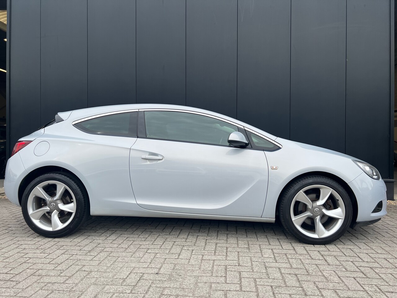 opel-astra-gtc-1-6-turbo-sport-2012-180pk-19-lmv-clima-zrmooi.jpg