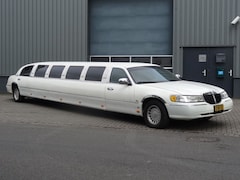 Lincoln Town Car - STRETCHED LIMOUSINE V8