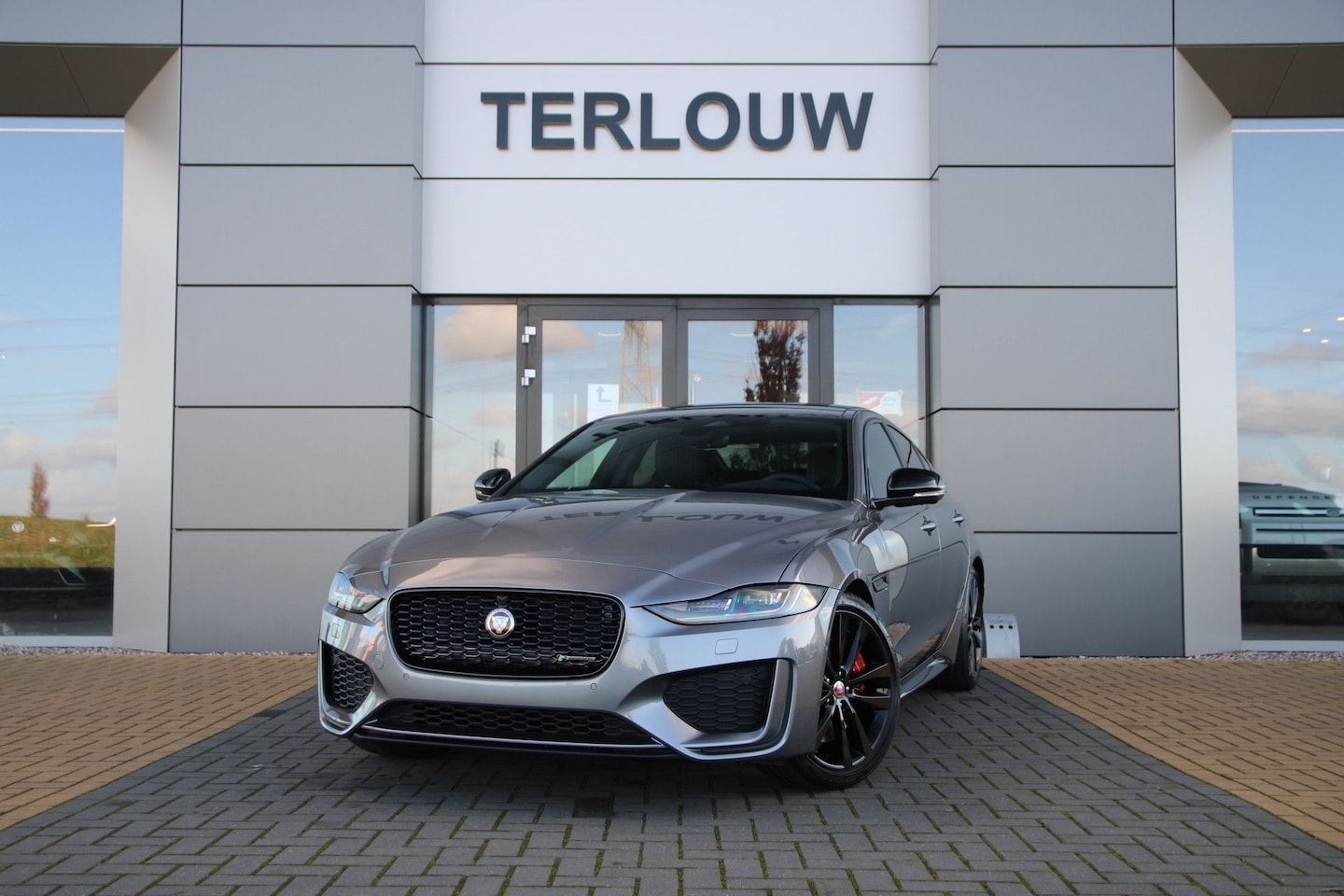 Jaguar XE - 2.0 P250 R-Dynamic Black 2.0 P250 R-Dynamic Black - AutoWereld.nl