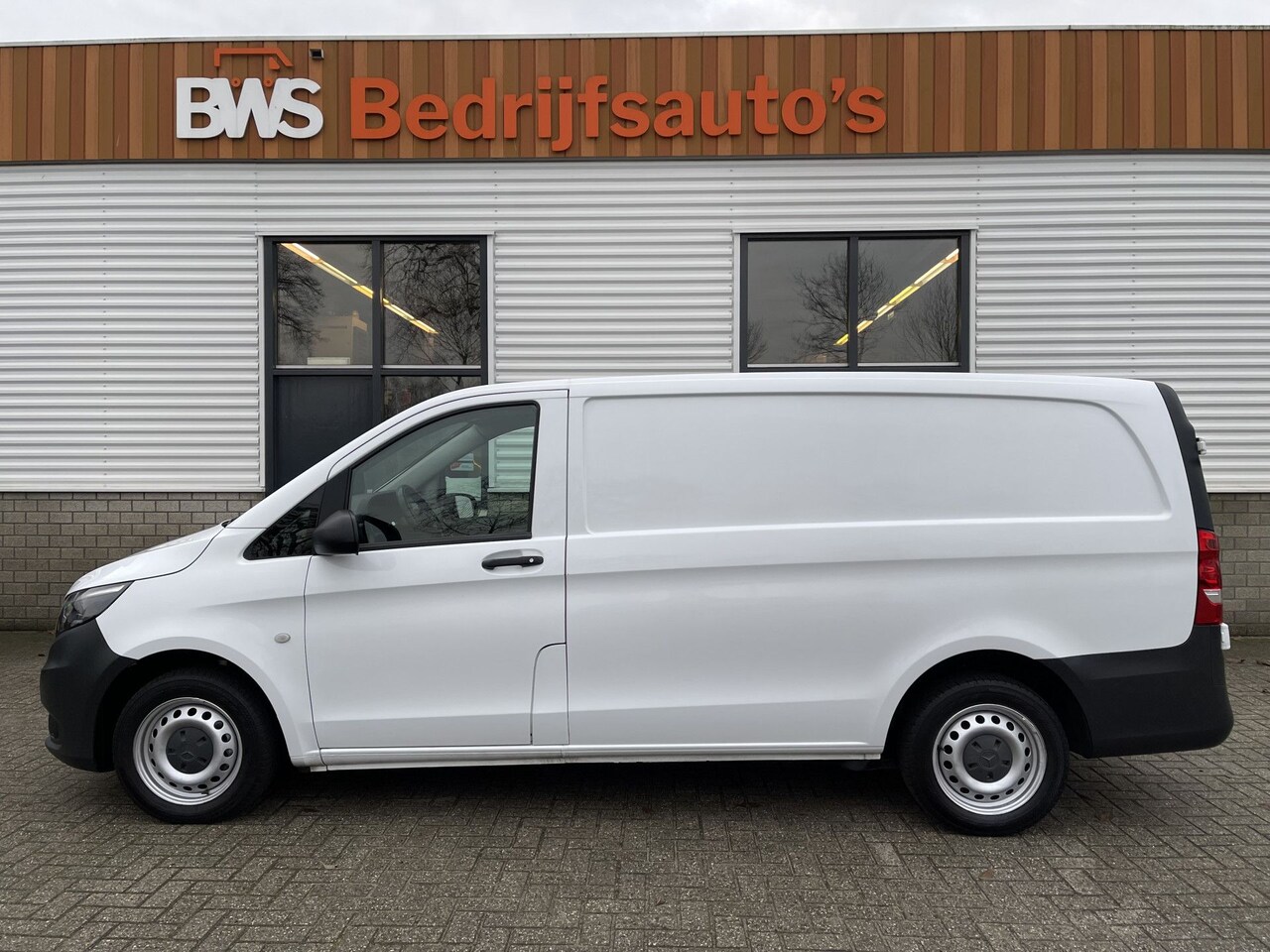 Mercedes-Benz Vito - 114 CDI Functional Lang / rijklaar € 18.950 ex btw / lease vanaf € 320 / airco / ingericht - AutoWereld.nl