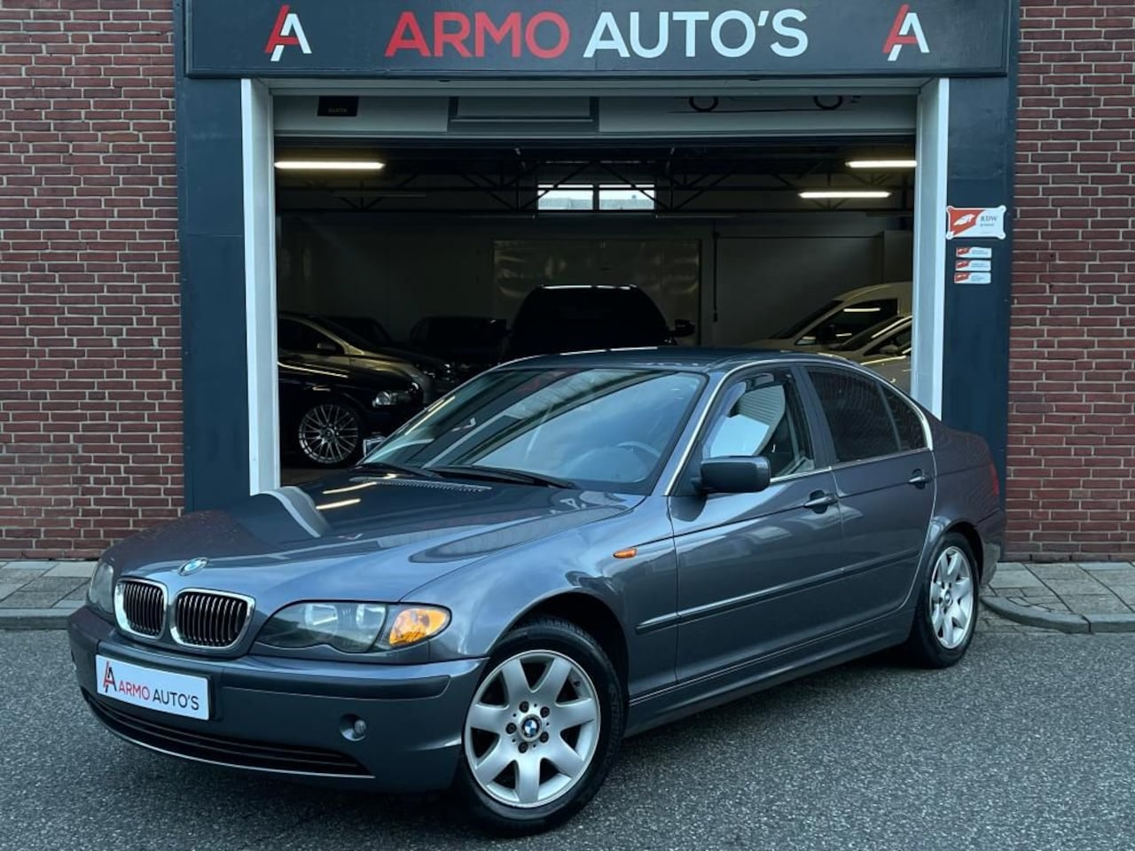 BMW 3-serie - 320i Executive | Airco | Automaat | Rijklaar - AutoWereld.nl