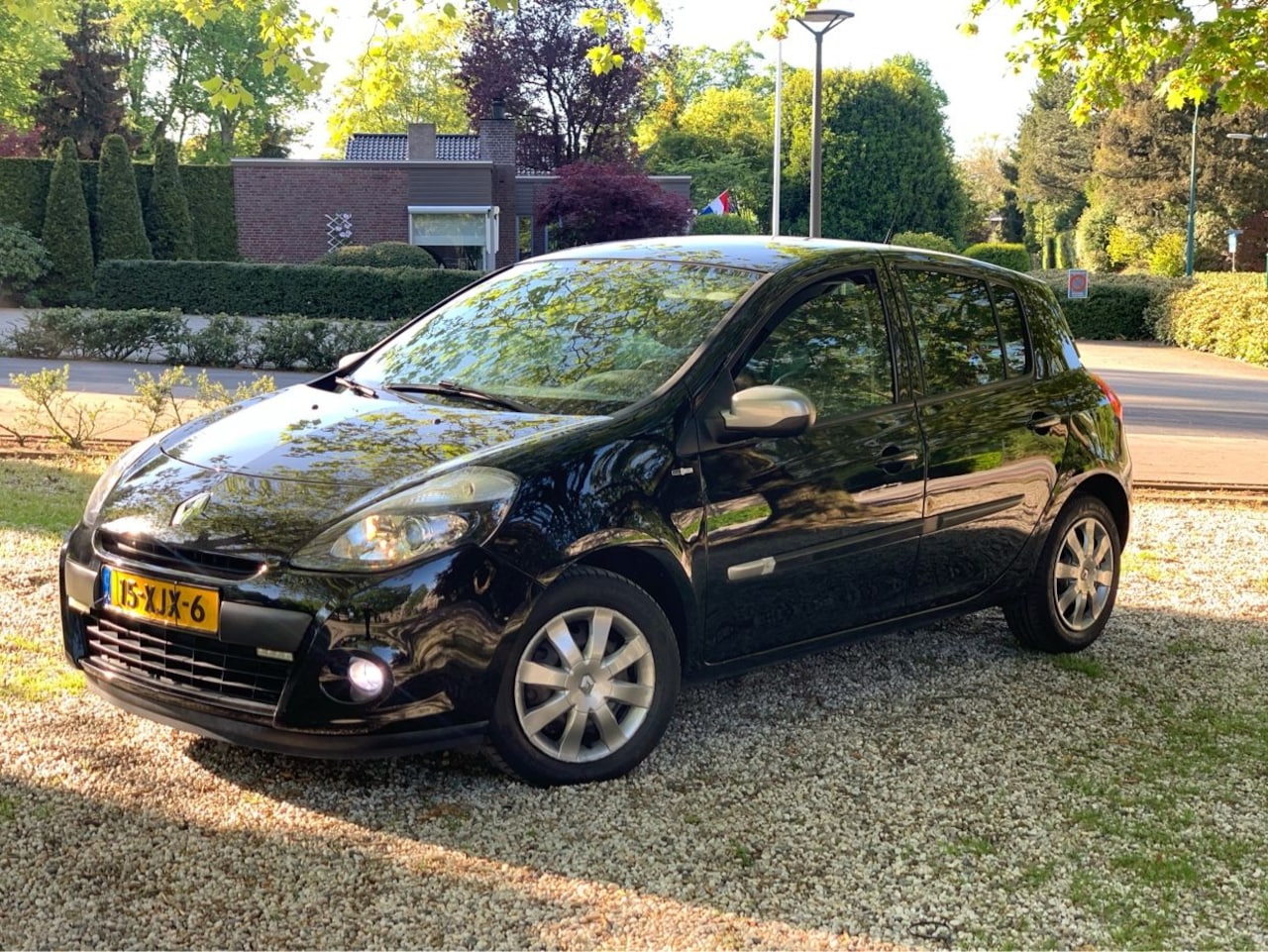 Renault Clio - 1.5 dCi Night & Day NAP! LAGEKM! ZEER NETTE AUTO!! - AutoWereld.nl