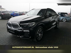 BMW X6 - xDrive30d 286 PK M-Sport Panoramadak 20 Inch Live Cockpit Leder Zwart