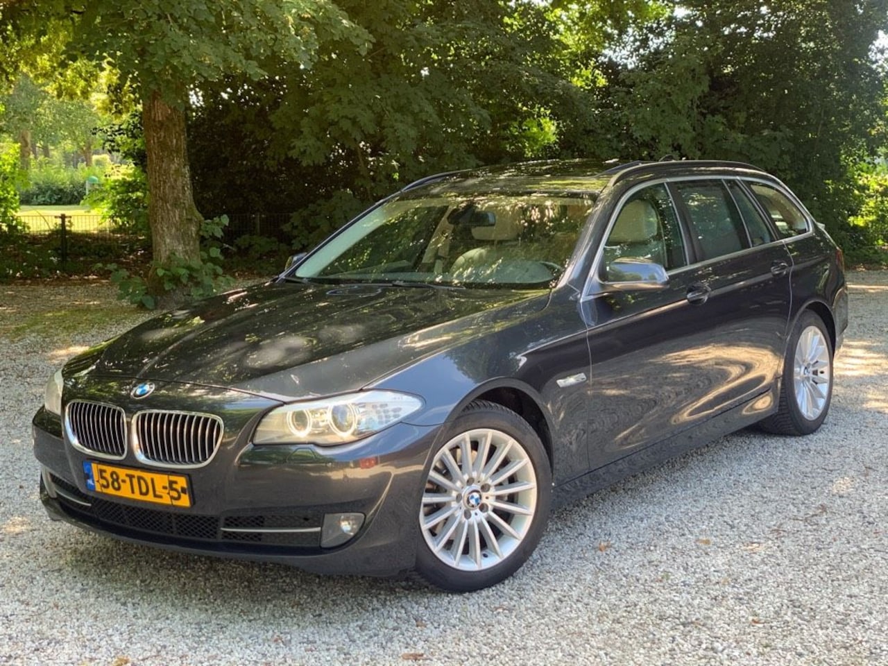 BMW 5-serie Touring - 520d High Executive PANO/XENON/NIEUWSTAAT! - AutoWereld.nl